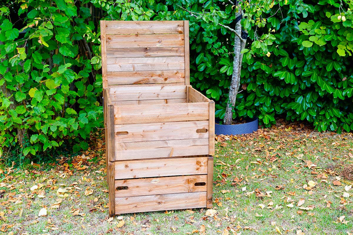 composteur en bois jardin